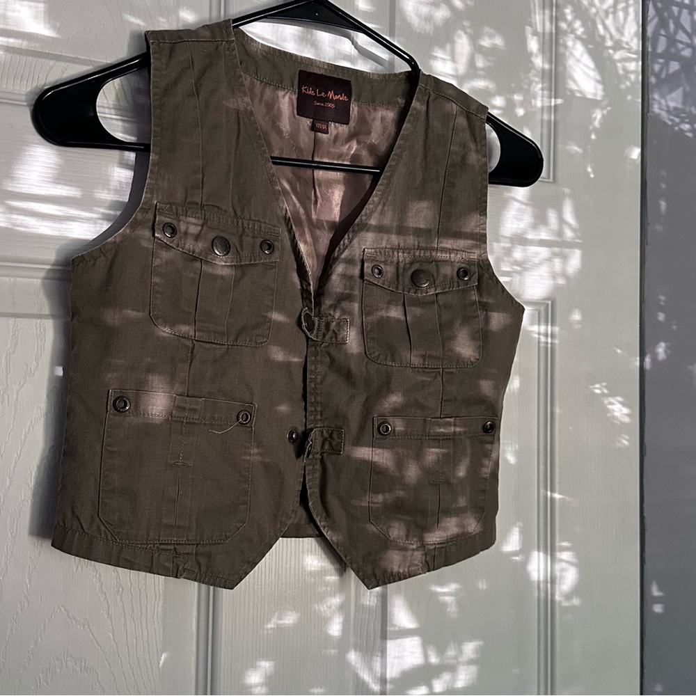- [ ] Army Green Cropped Vest